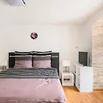 Guenstiges Gruenes Ferienzimmer Mit Separater Moderner Dusche דירה *