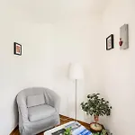 Guenstiges Gruenes Ferienzimmer Mit Separater Moderner Dusche לוראך