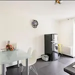 דירה Guenstiges Gruenes Ferienzimmer Mit Separater Moderner Dusche לוראך