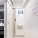 Guenstiges Gruenes Ferienzimmer Mit Separater Moderner Dusche דירה