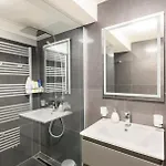 Guenstiges Gruenes Ferienzimmer Mit Separater Moderner Dusche