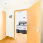 Guenstiges Gruenes Ferienzimmer Mit Separater Moderner Dusche לוראך