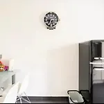 Guenstiges Gruenes Ferienzimmer Mit Separater Moderner Dusche דירה
