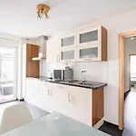 Guenstiges Gruenes Ferienzimmer Mit Separater Moderner Dusche לוראך