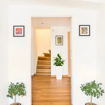 Guenstiges Gruenes Ferienzimmer Mit Separater Moderner Dusche Apartman *