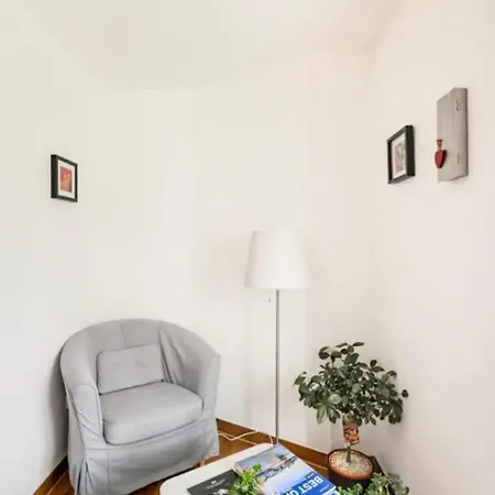 Guenstiges Gruenes Ferienzimmer Mit Separater Moderner Dusche Lörrach