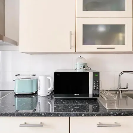 Guenstiges Gruenes Ferienzimmer Mit Separater Moderner Dusche