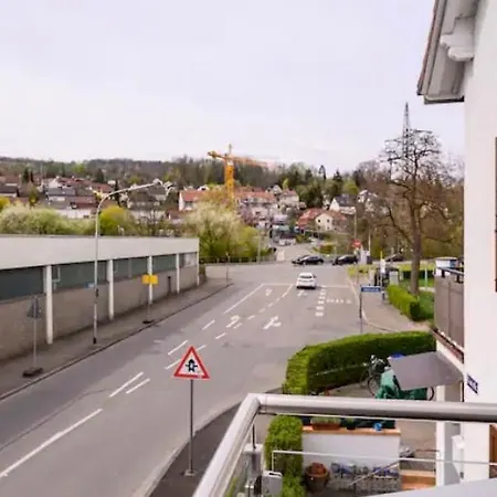 Guenstiges Gruenes Ferienzimmer Mit Separater Moderner Dusche Apartament