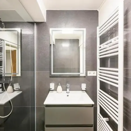 Guenstiges Gruenes Ferienzimmer Mit Separater Moderner Dusche *