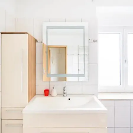 Guenstiges Gruenes Ferienzimmer Mit Separater Moderner Dusche * Lörrach