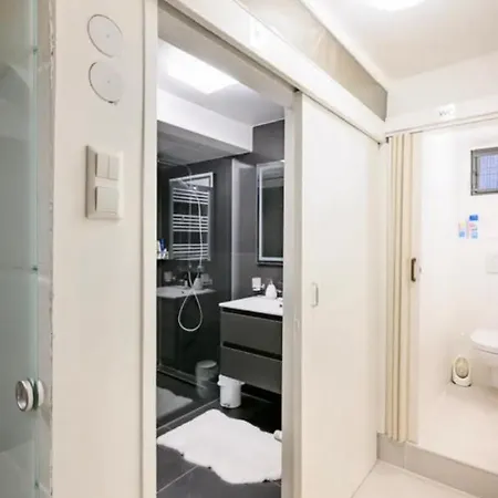 Guenstiges Gruenes Ferienzimmer Mit Separater Moderner Dusche Apartman *