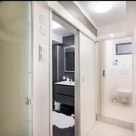 Guenstiges Gruenes Ferienzimmer Mit Separater Moderner Dusche Lörrach