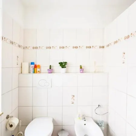 Guenstiges Gruenes Ferienzimmer Mit Separater Moderner Dusche Apartman *